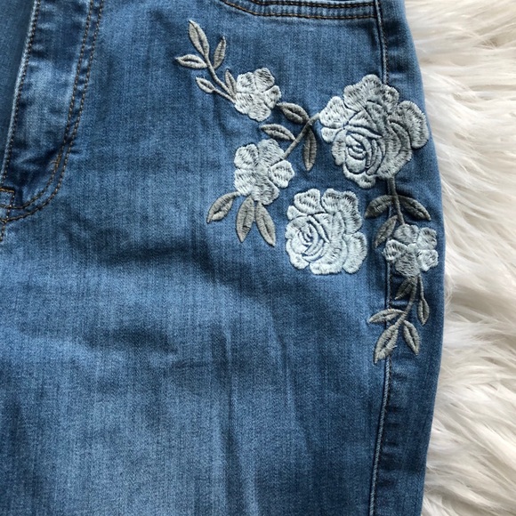 FASHION NOVA Hi-Rise Rosalie Jeans - Picture 8 of 8